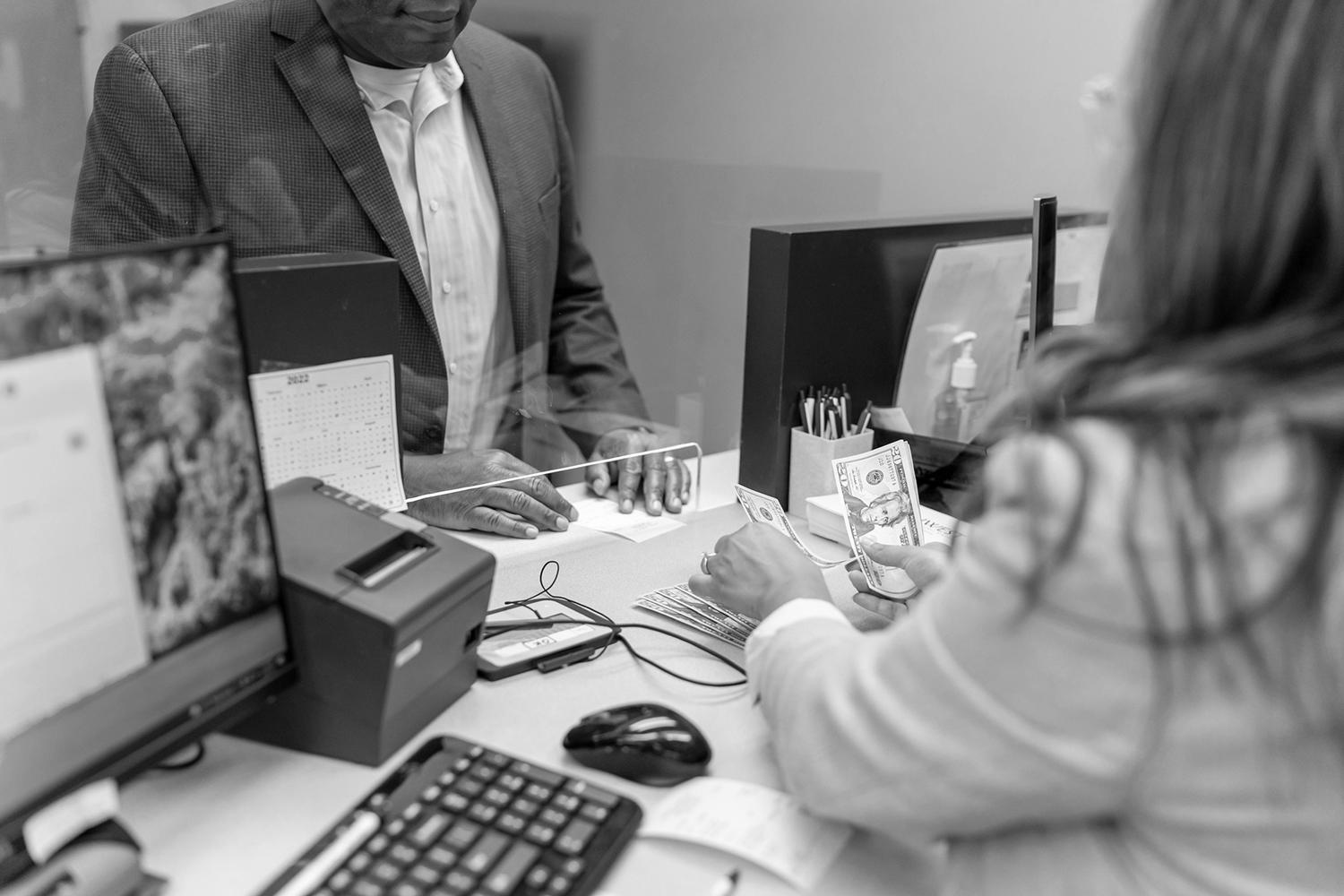 You are currently viewing More accessible yet less personal: The two sides of digital banking