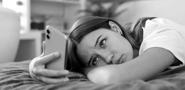 You are currently viewing Time alone heightens ‘threat alert’ in teenagers – even when connecting on social media