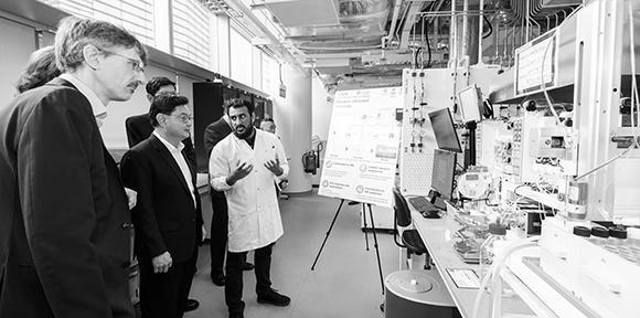 You are currently viewing Deputy Prime Minister of Singapore visits Cambridge overseas research centre