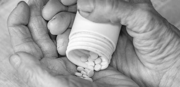 You are currently viewing Antibiotics, vaccinations and anti-inflammatory medication linked to reduced risk of dementia