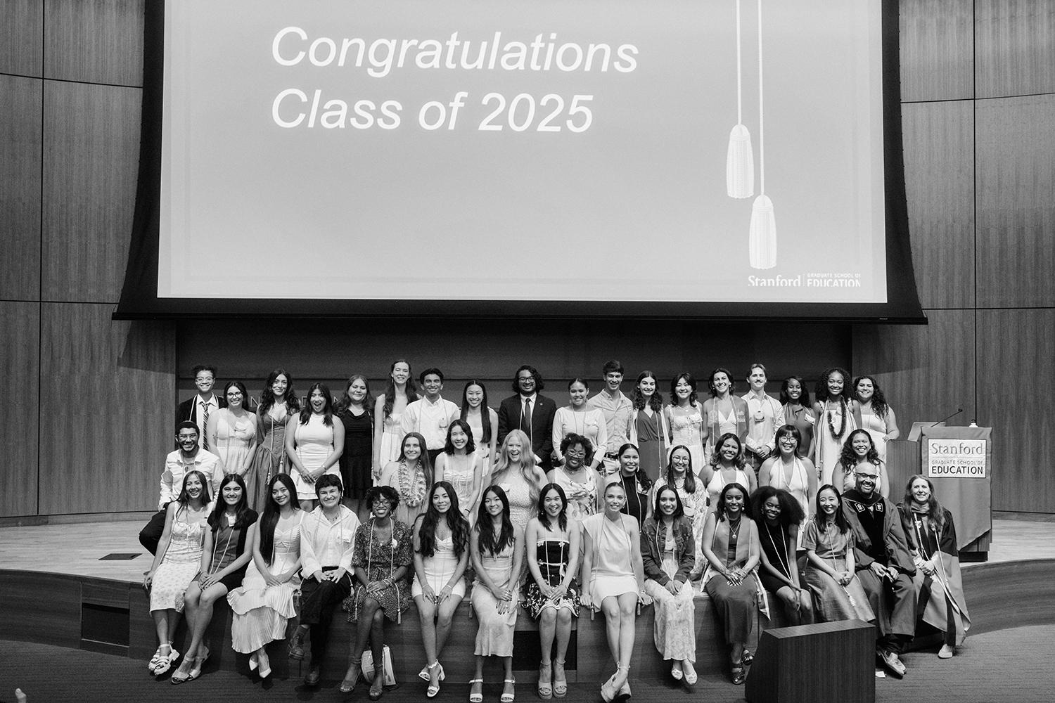 Image of the graduating class posing together for a group photo.