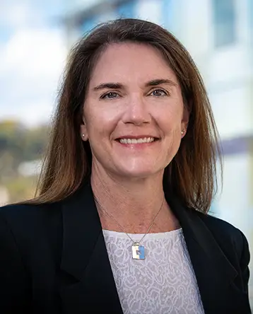 Elizabeth Dickey headshot